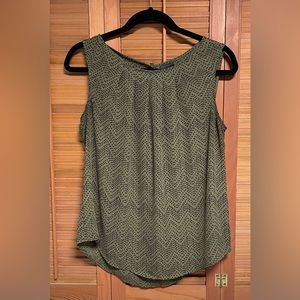 Women’s Worthington sleeveless green blouse, size M